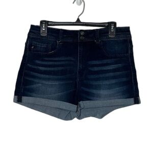 KanCan Kurvy Ultra High Rise Stretch Short Size 30